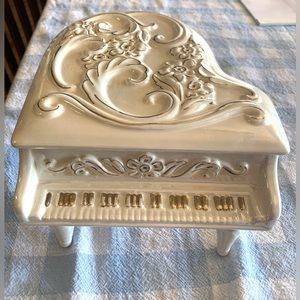 Vintage Ceramic Jewelry Box with Musicbox